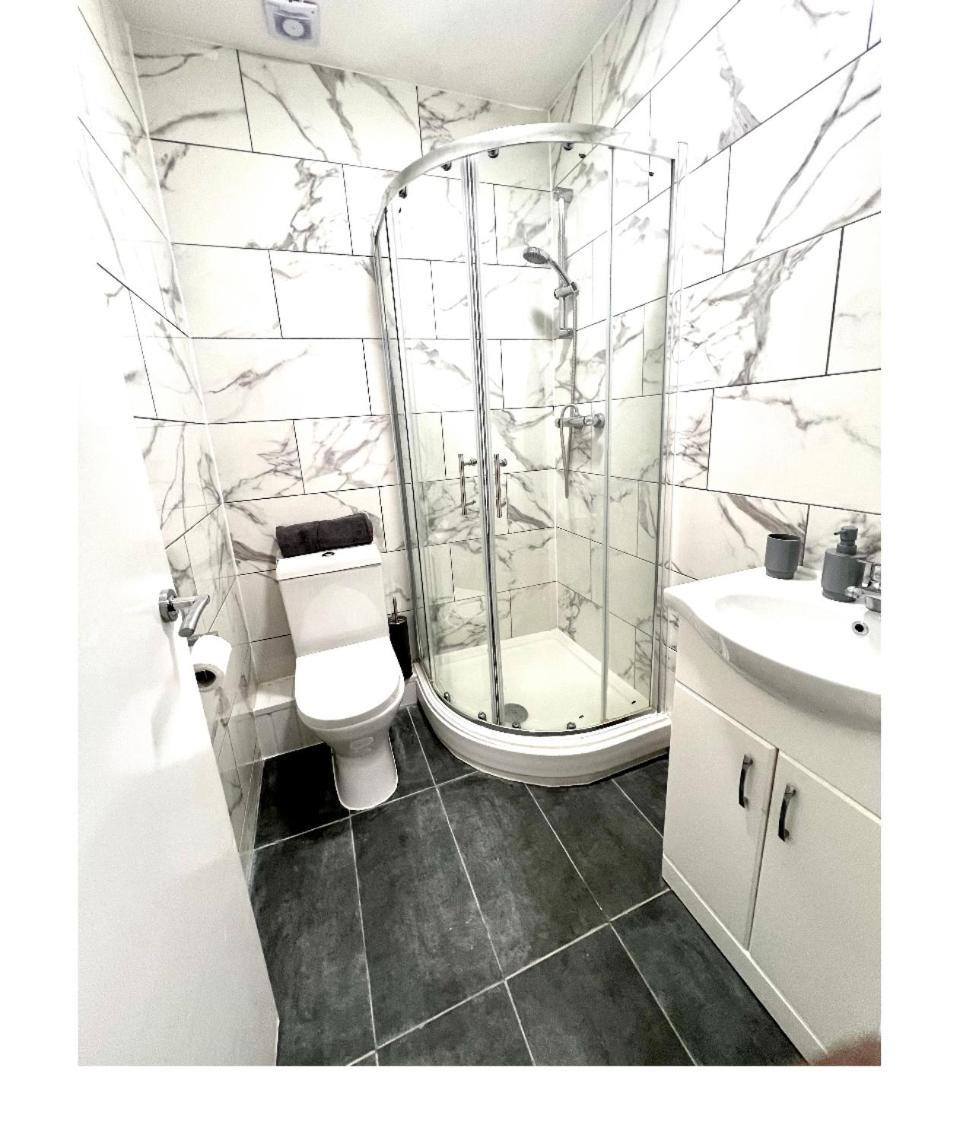 Central Locations 1 Bed Apartments Sleeps 4 London Exteriör bild